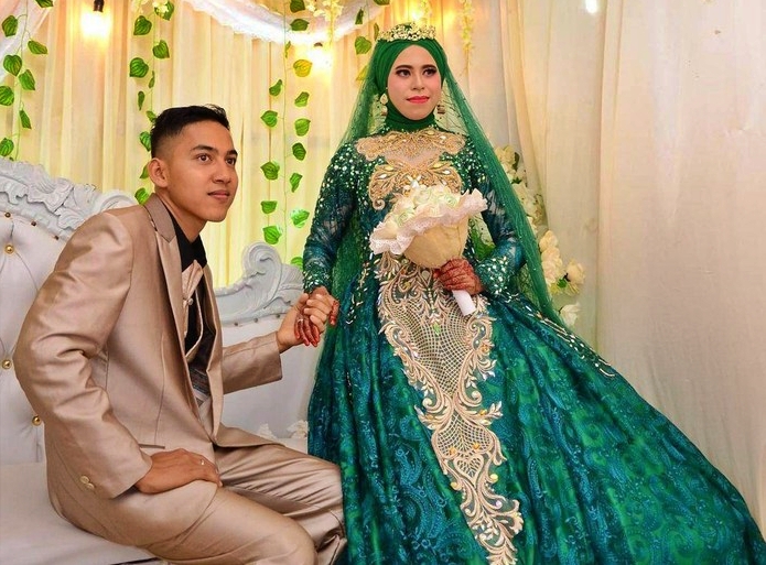 Seorang Guru honorer ini nikahi muridnya di sekolah dimana ia mengajar viral- (Foto: Dok Prib Yanti)