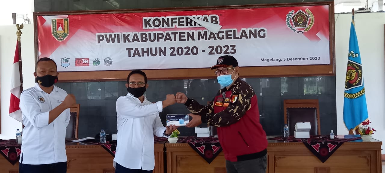 Hari Relawan, Satkornas Bagana Bagikan Ribuan Masker Kepada Wartawan Kabupaten Magelang