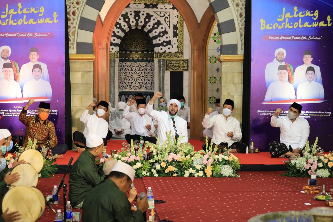 Ditengah Pandemi, Jateng Bershalawat Dilaksanakan Secara Virtual Bersama Habib Syech-Ganjar