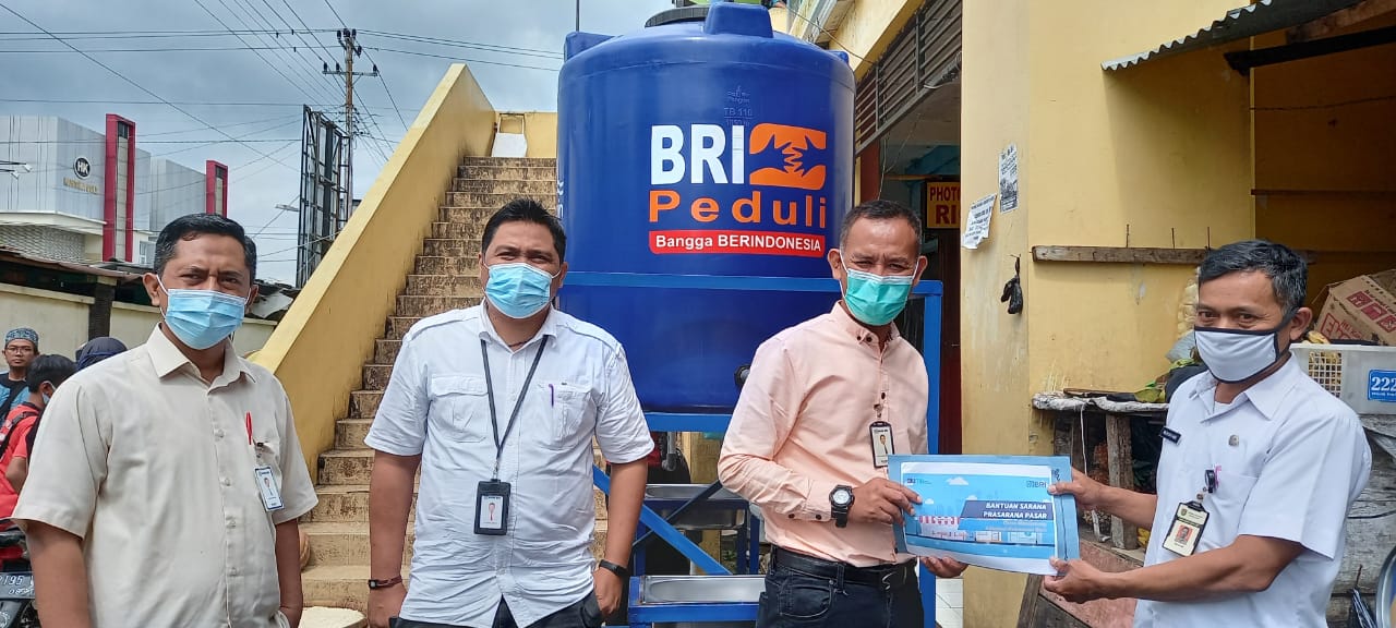 Cegah Covid-19, BRI Cabang Magelang Berikan Wastafel ke Sejumlah Pasar