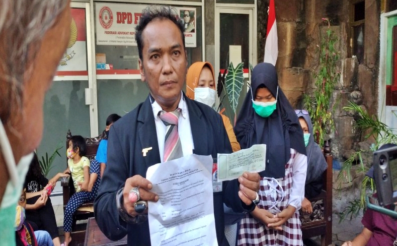 keluarga dua warga yang berhasil tangkap maling melapor ke bantuan hukum