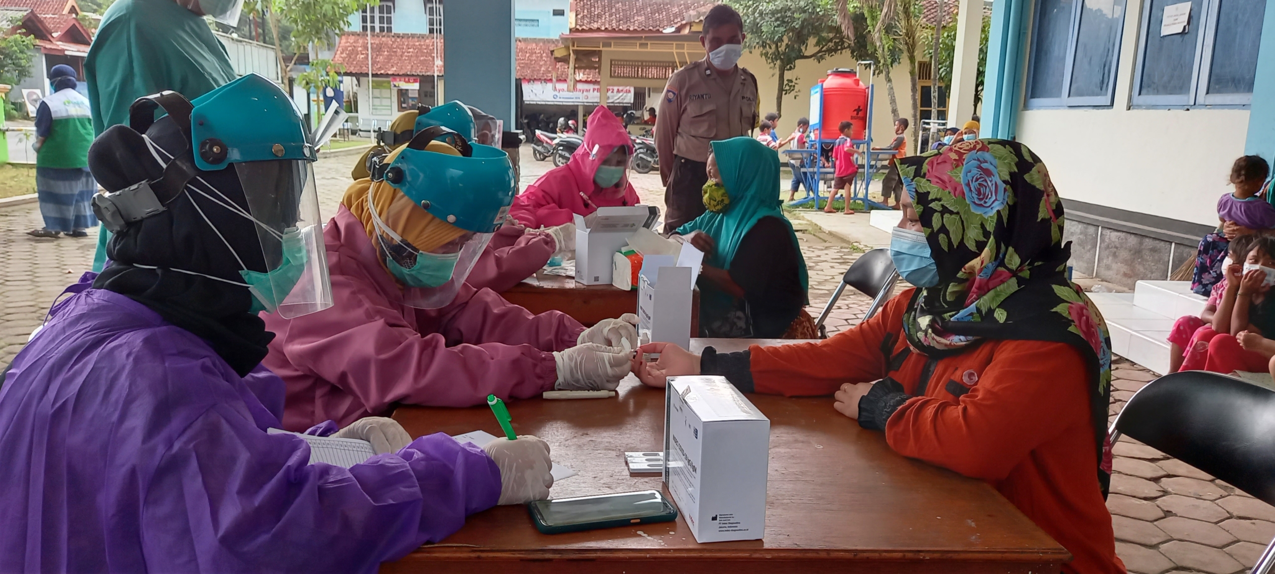 Pandemi Covid-19, Sejumlah Pengungsi di Banyurojo Mertoyudan Lakukan Rapid Test