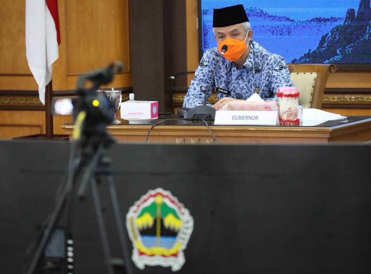 Ganjar saat memimpin rapat di Pemprov Jateng (Foto: ihr)