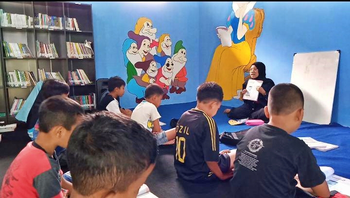 Kampung Cerdas melalui Perpustakaan Negeri Dongeng Dusun Giyanti