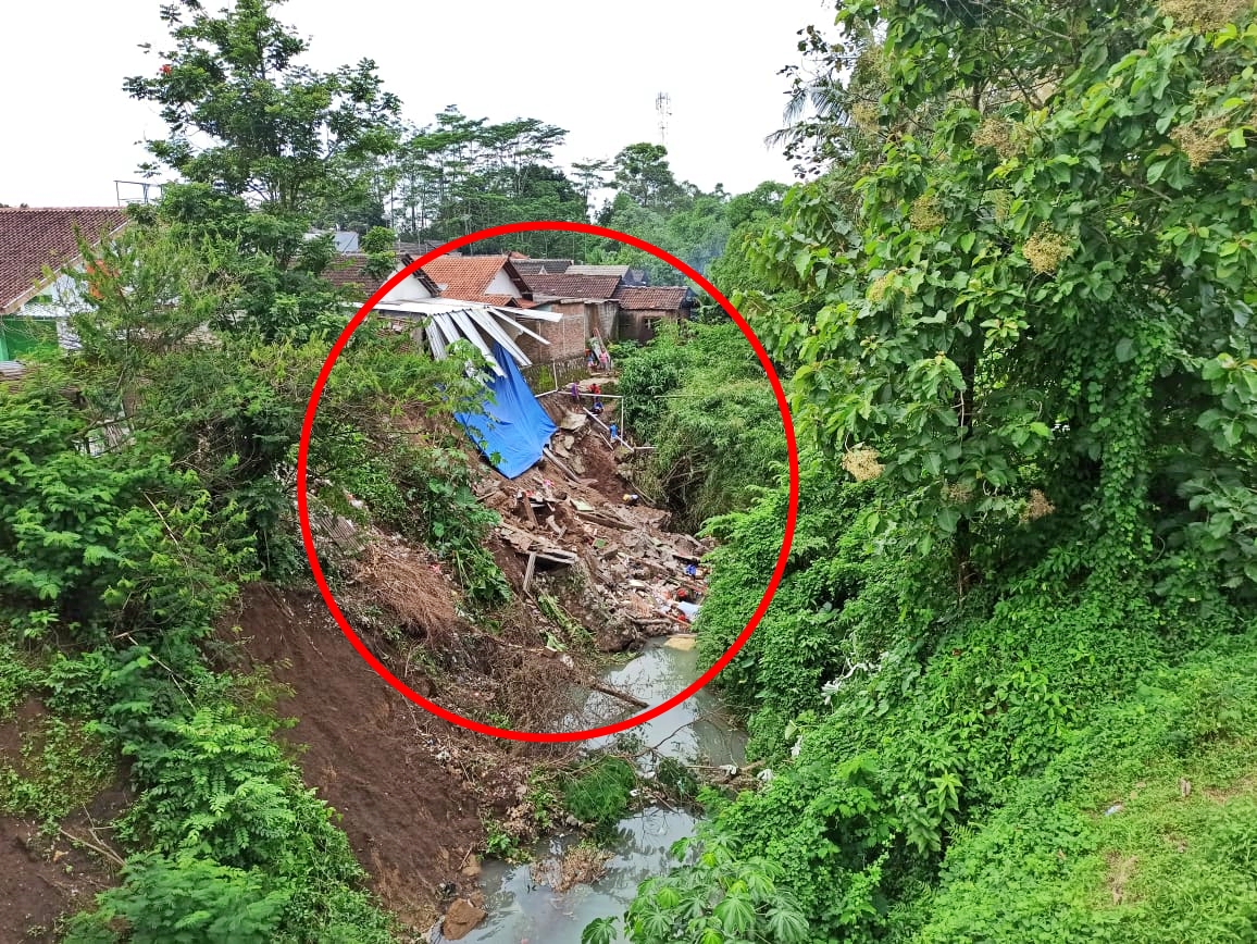 Tanah Longsor di Mertoyudan (2/1/2021)