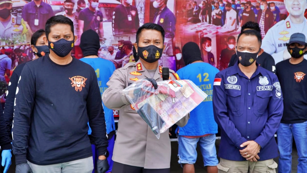 Pelaku pencurian spesialis pecah kaca mobil (6/1/2021)-(Foto: Istimewa)