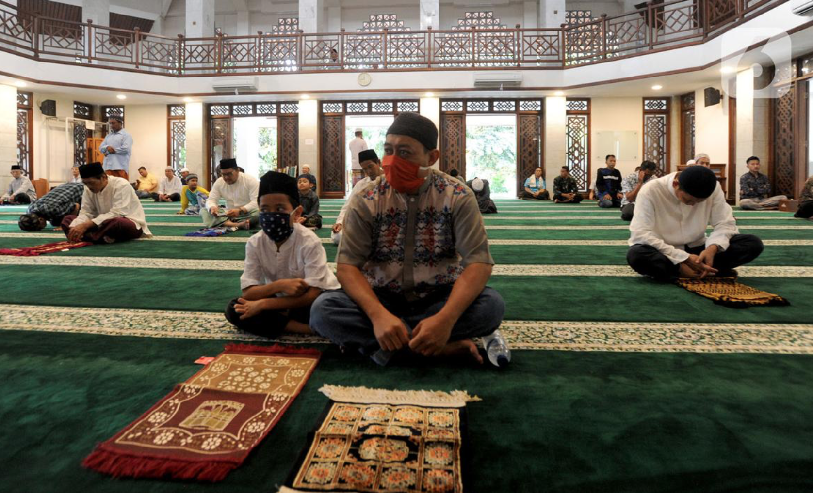 Salat Jumat adalah wajib atas setiap muslim dengan berjamaah di masjid-madjid. (foto: internet)