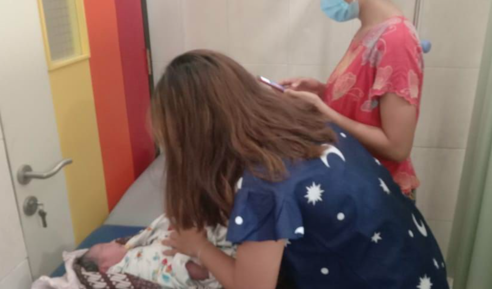 MUNGIL: Bayi perempuan berusia 1 hari yang dibuang dalam perawatan rumah sakit. (foto: istimewa)