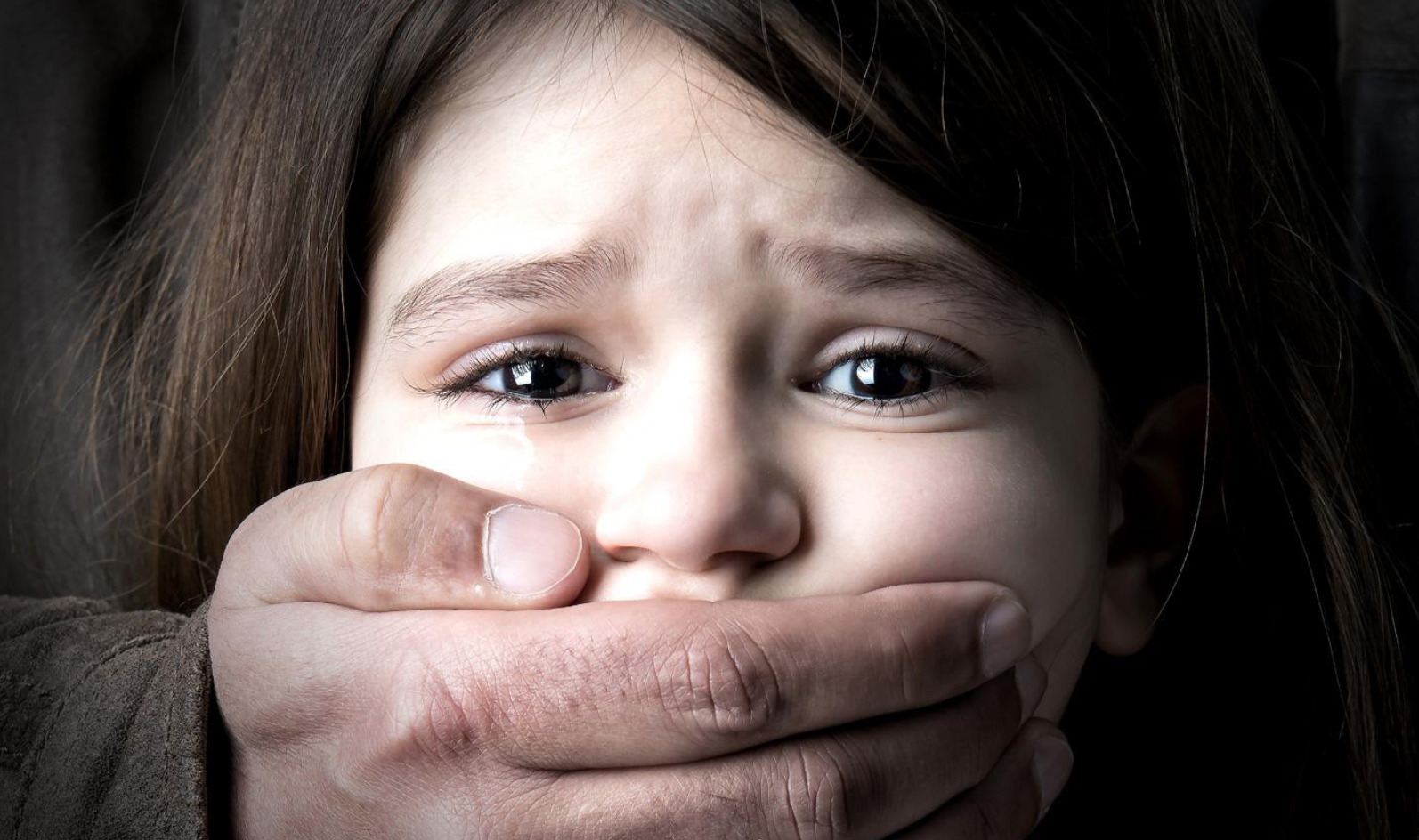 TRAUMA: Seorang balita menjadi korban pelecehan seksual. (gambar: ilustrasi)