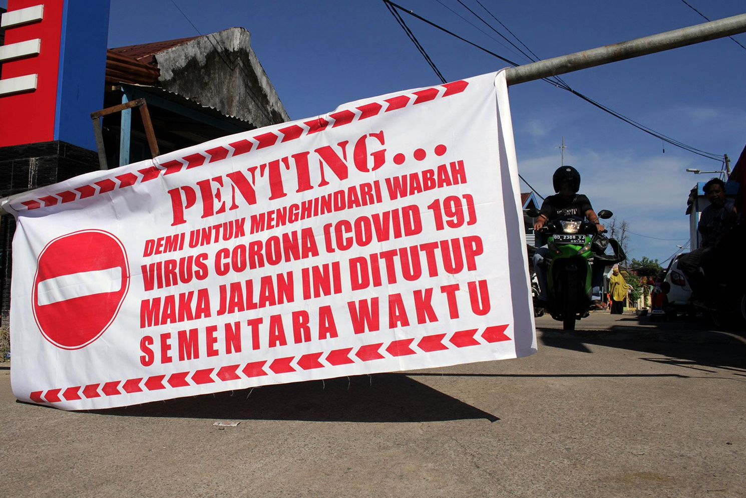 PSBB Mulai Senin, Pemda Perbolehkan Pasang Portal di Kampung