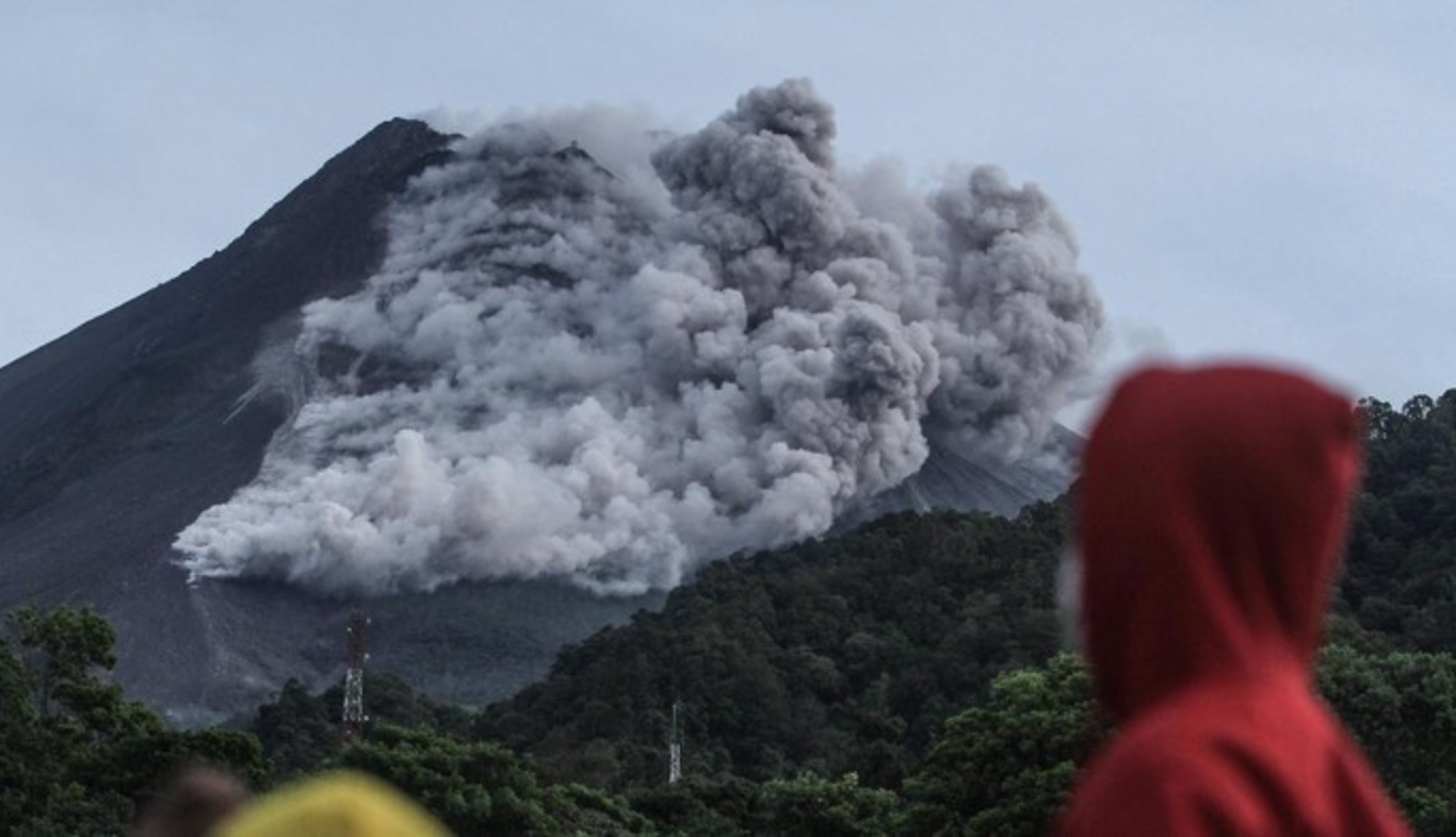 Detik-detik Luncuran Awan Panas Merapi Hingga Sebabkan Hujan Abu