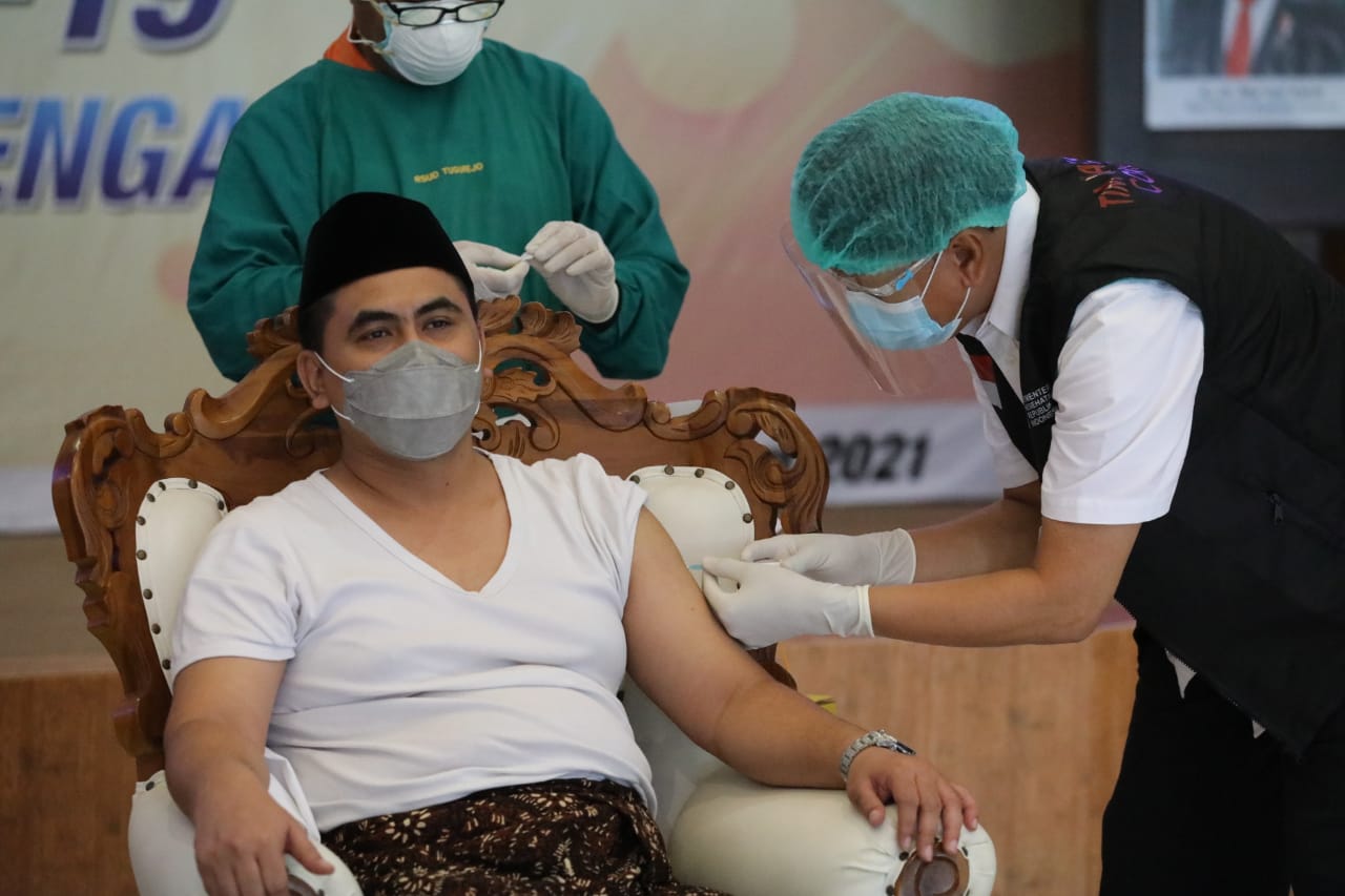 Usai Divaksin Covid-19, Gus Yasin: Alhamdulillah Aman