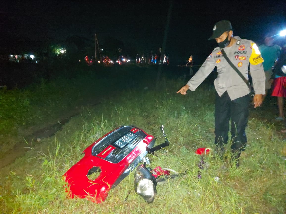 Mesin Mati Mendadak, Mobil Ayla Tertabrak Kereta Api