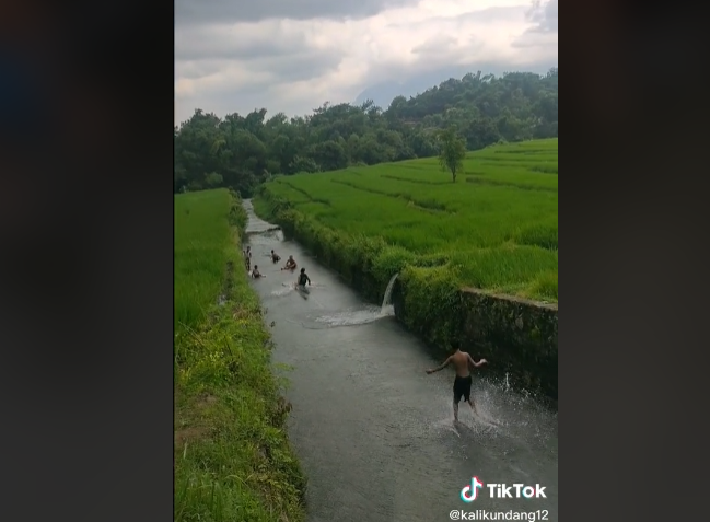 Viral Pemuda Main Perosotan, Warganet: Yang Terakhir Pro Player