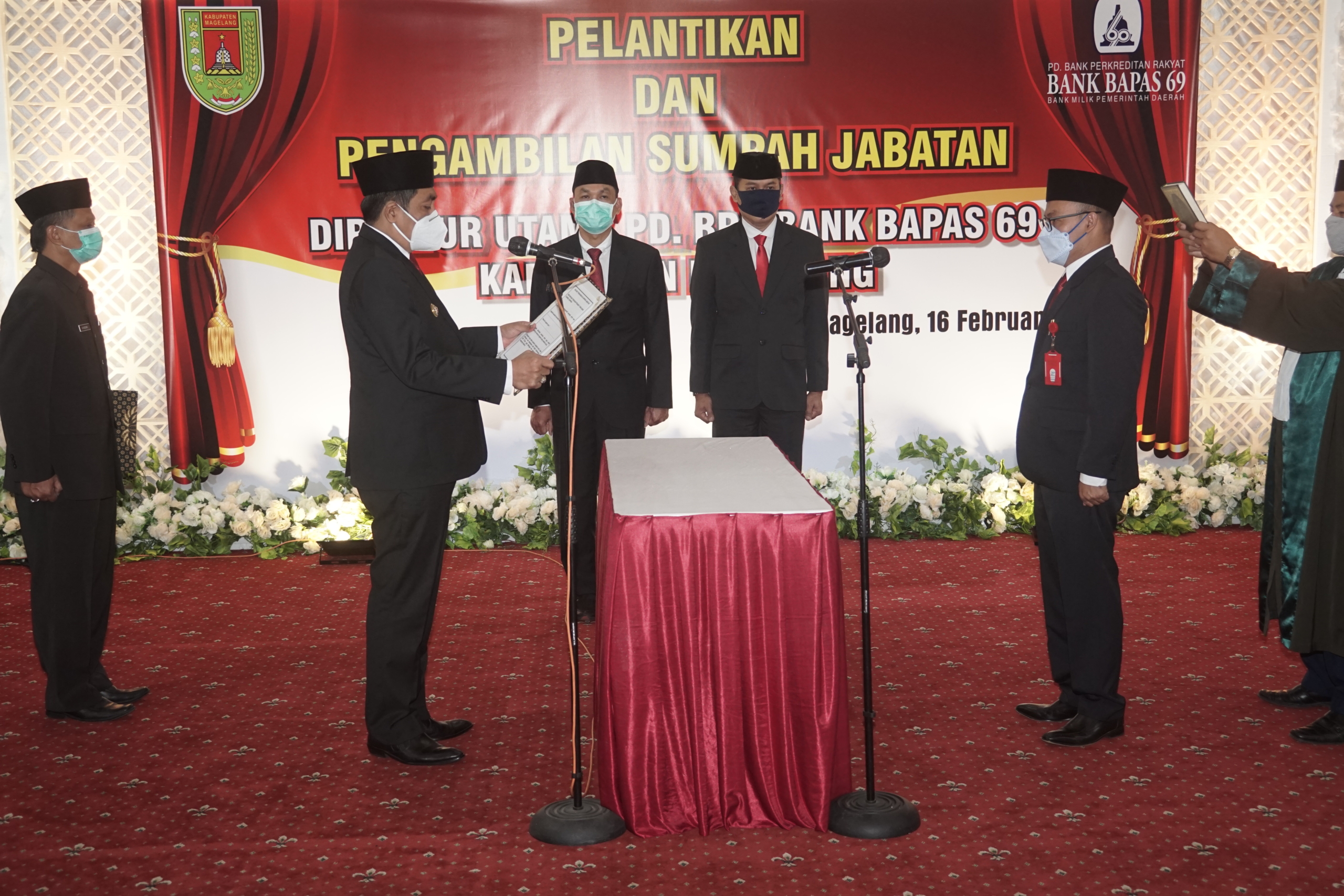 : Bupati Magelang Zaenal Arifin Saat Melantik Direktur Utama PD BPR Bank Bapas 69 Kabupaten Magelang, Rohmad Widodo SE