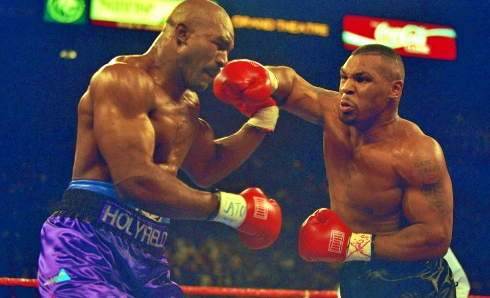 Dokumentasi Legendaris pertaruang Holyfield dengan Mike Tyson