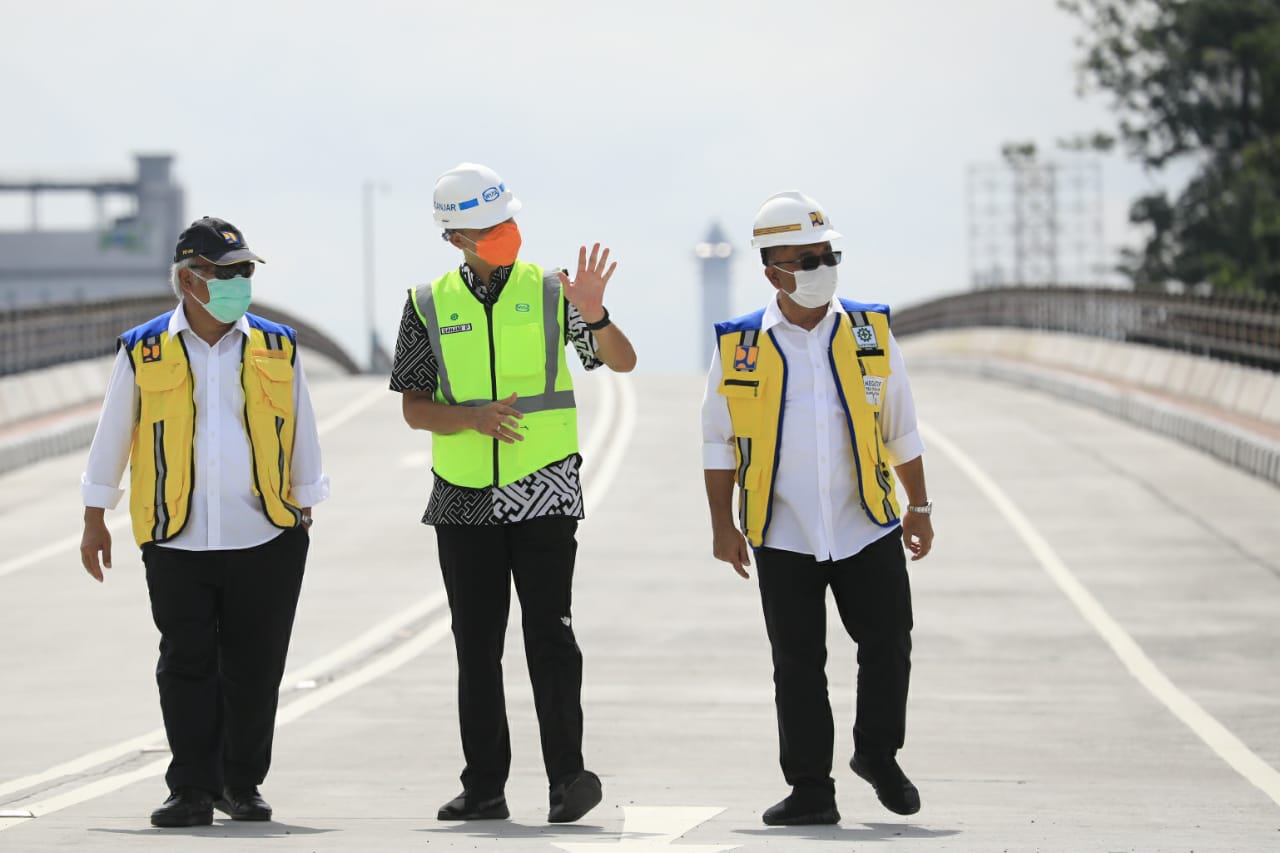 Ganjar saat peresmian Flyover atau jembatan layan purowosari (13/2/2021)-(Foto:ihr)