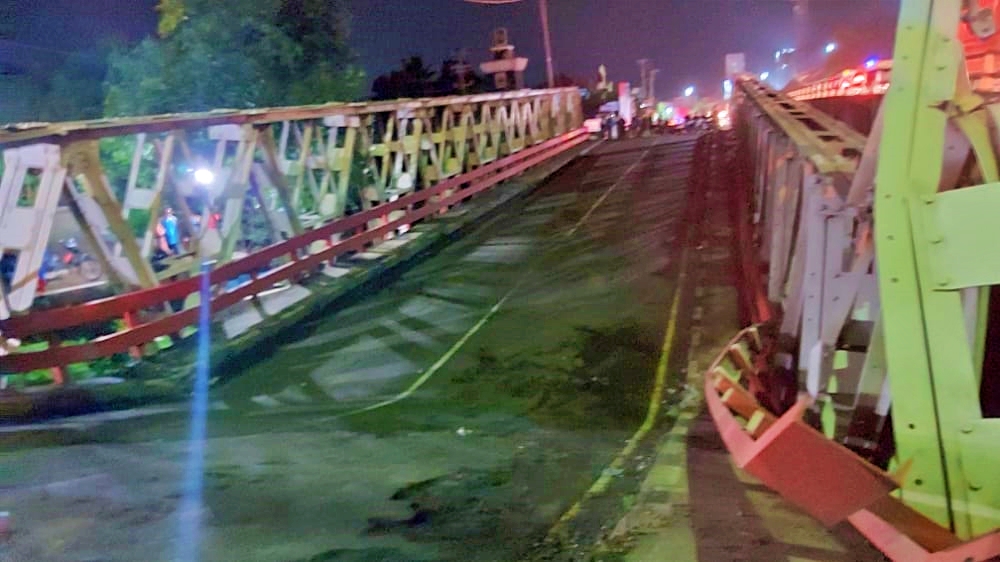 Jembatan rembun perbatasan pemalang pekalongan ambles (4/2/2021)