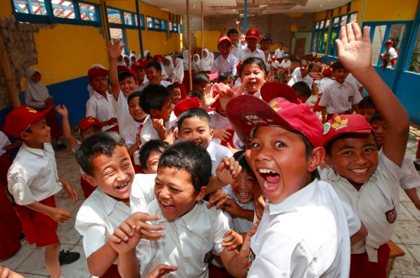 GEMBIRA: Siswa sekolah dasar bahagia mengetahui UN 2021 dihapus. (gambar ilustrasi. sumber: internet)