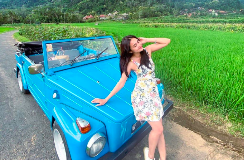 TERPESONA: Michelle Ziudith berlibur ke Magelang disela kesibukannya. (foto: istimewa)