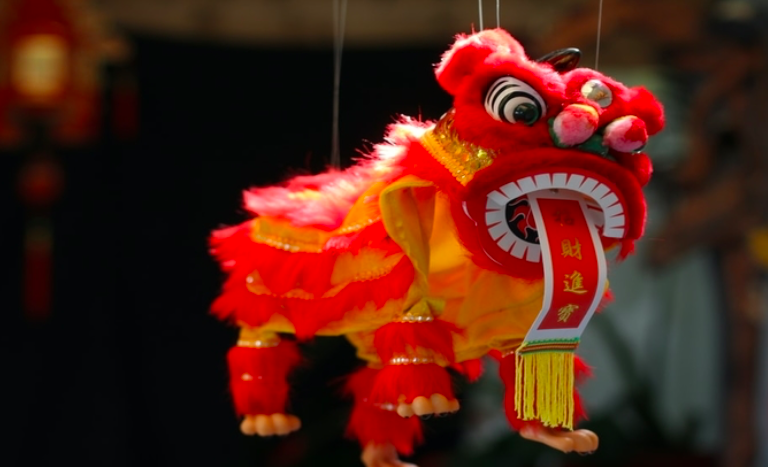 Barongsai merupakan tarian tradisional menyerupai singa yang merupakan bagian dari Tradisi Tionghoa. (gambar: internet)