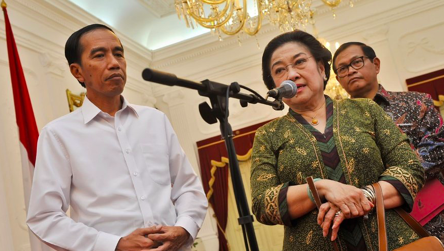 KETERANGAN PERS: Presiden Joko Widodo (kiri) bersama Ketua Umum PDI Perjuangan Megawati Soekarnoputri pada 2016. (foto: internet)