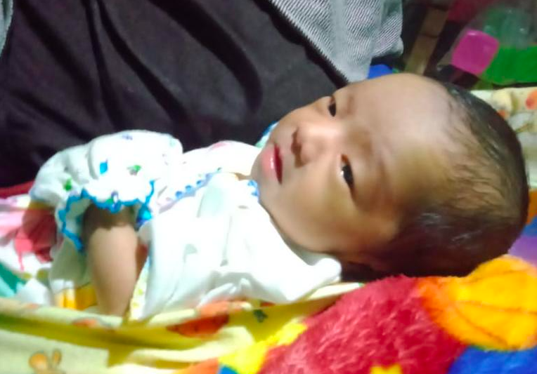 CANTIK: Seorang bayi lucu menggemaskan ditemukan usai dibuang orang tuanya di rumah warga. (foto: istimewa)