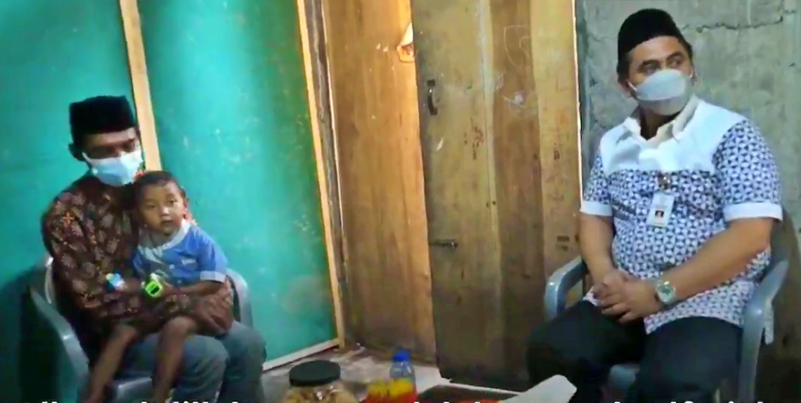 Wagub Jateng Taj yasin saat kunjungi rumah anak yang telan uang koin di Magelang