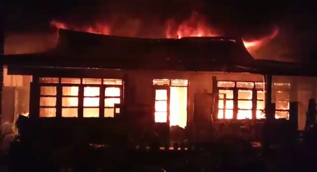 Diduga Korsleting, Rumah di Magelang Ludes Terbakar