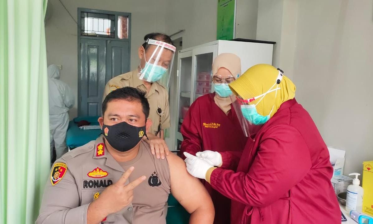 Jalani Vaksinasi Covid-19 Dosis Kedua, Kapolres Magelang: Prokes Jangan Ditinggalkan