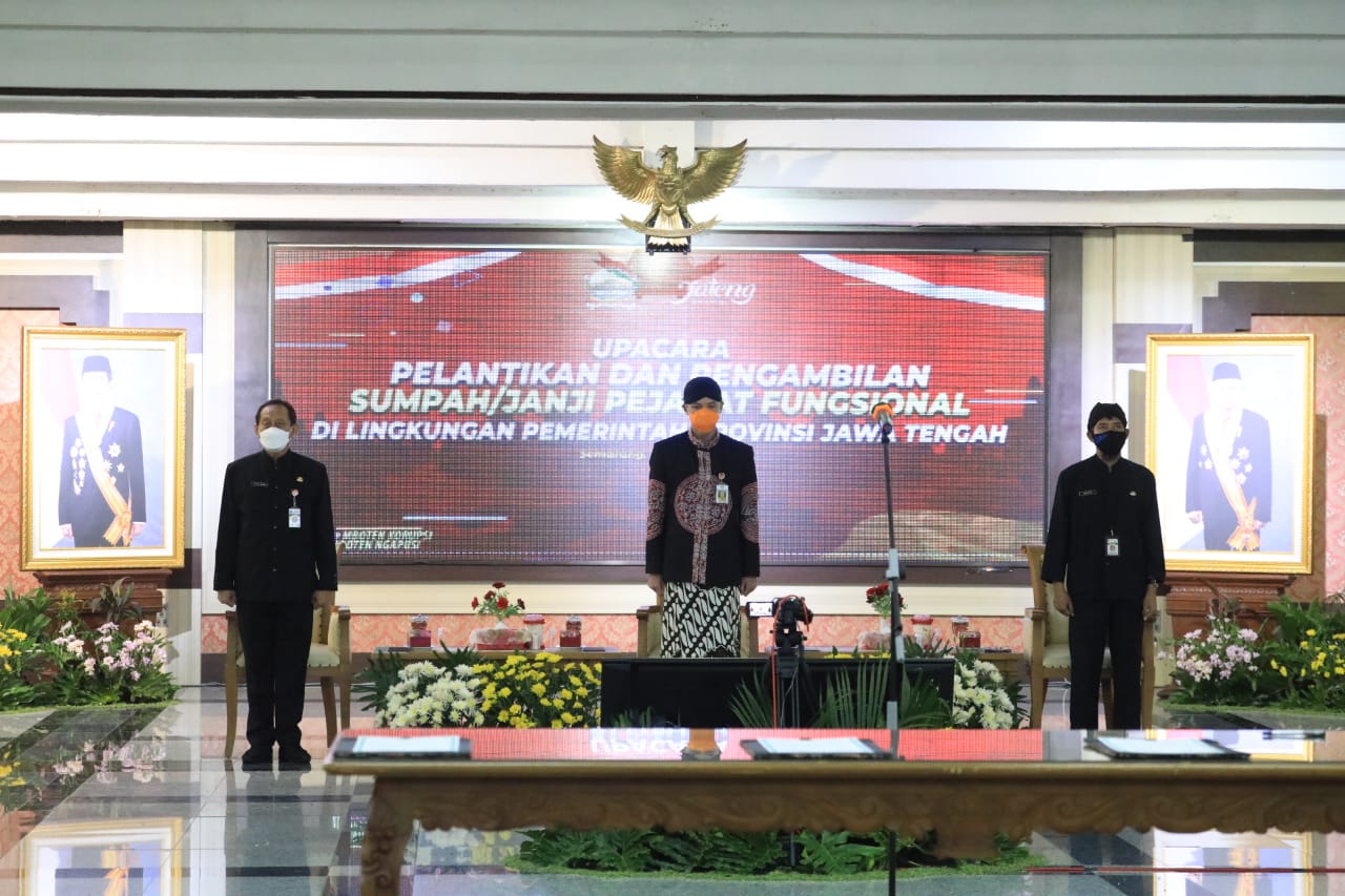 Lantik 840 Pejabat Fungsional, Ganjar Ancam Copot Jabatan ASN Terafiliasi Organisasi Terlarang