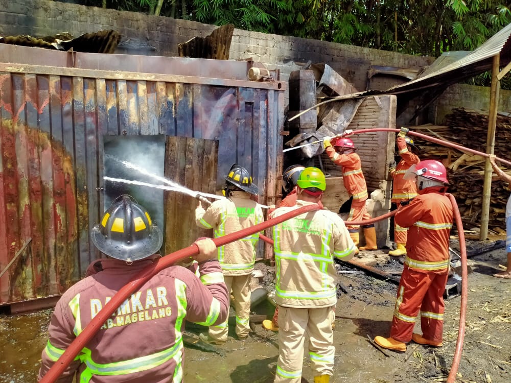 Pabrik Kayu di Magelang Terbakar, Kerugian Capai Puluhan Juta