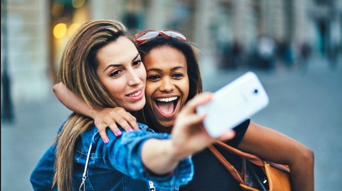 Bersiaplah Bagi Yang Suka Selfie, Ponsel Dengan Kamera Depan 100 MP Segera Hadir