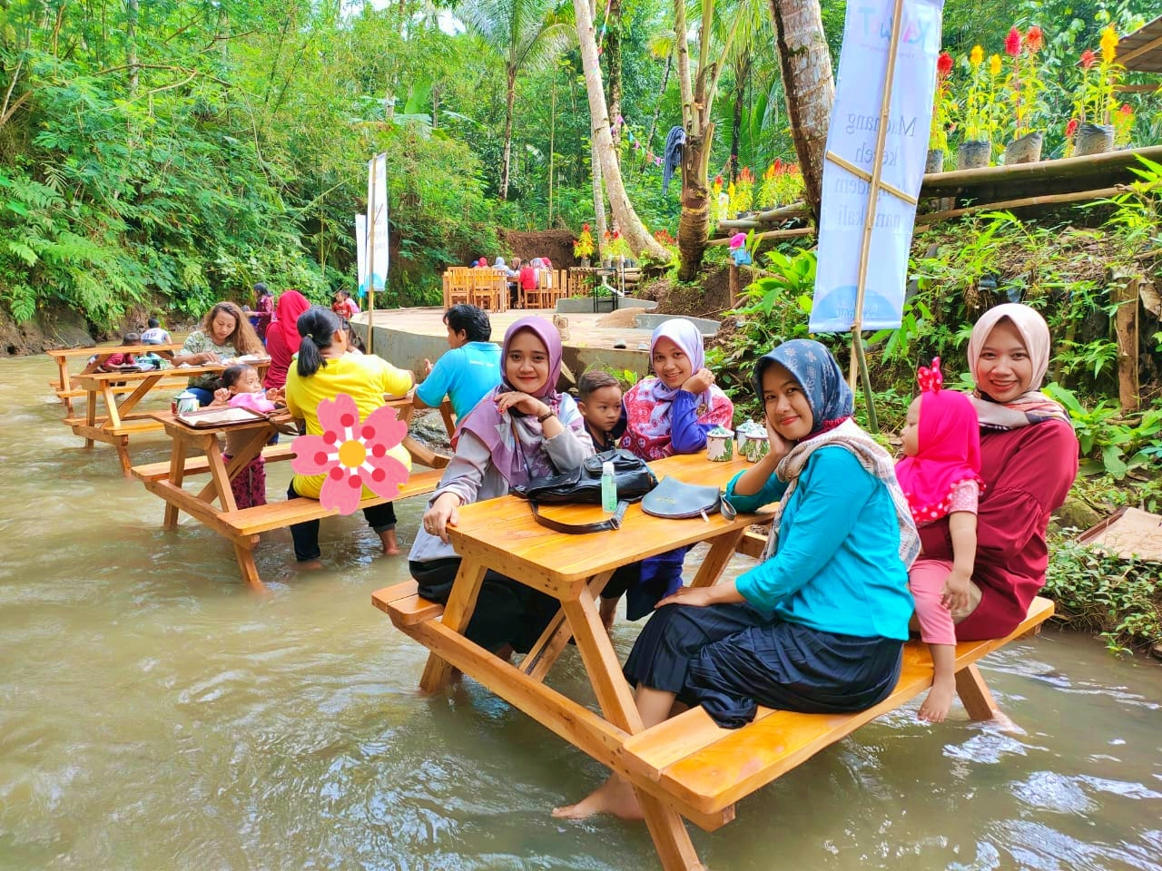 Cocok untuk kuliner sambil ngadem bersama keluarga