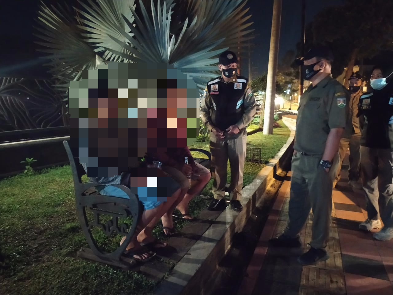Patroli Malam, Satpol PP Kota Magelang Dapati 2 Pemuda Sedang Konsumsi Miras