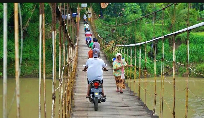 Jembatan Gantung Ngembik Magelang