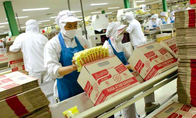 MI INSTAN: Suasana pabrik indofood yang produknya siap diekspor. (foto: internet)