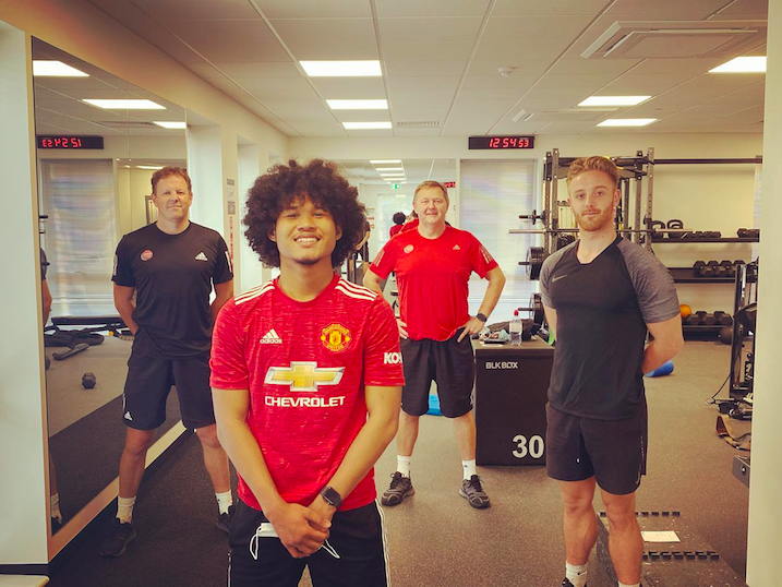 SI KRIBO: Bagus Kahfi saat berada di The Lewin Sports Injury Clinic, Inggris, dalam upaya pemulihan cidera. (dok pribadi)