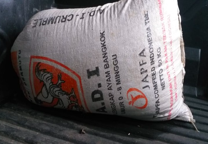 TERTANGKAP: Barang bukti sekarung gabah yang dicuri pasutri asal Magelang. (foto: istimewa)