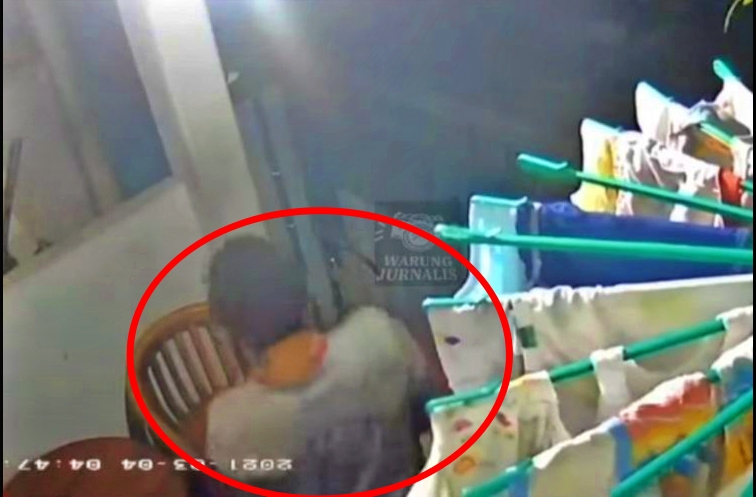 Pencuri celana dalam terekam CCTV