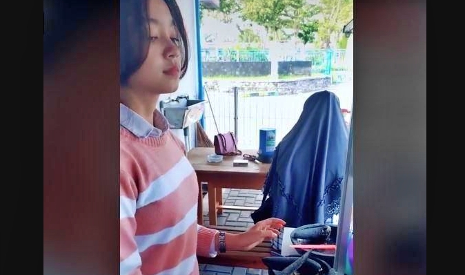 Penjual Mie Kopyok Cantik