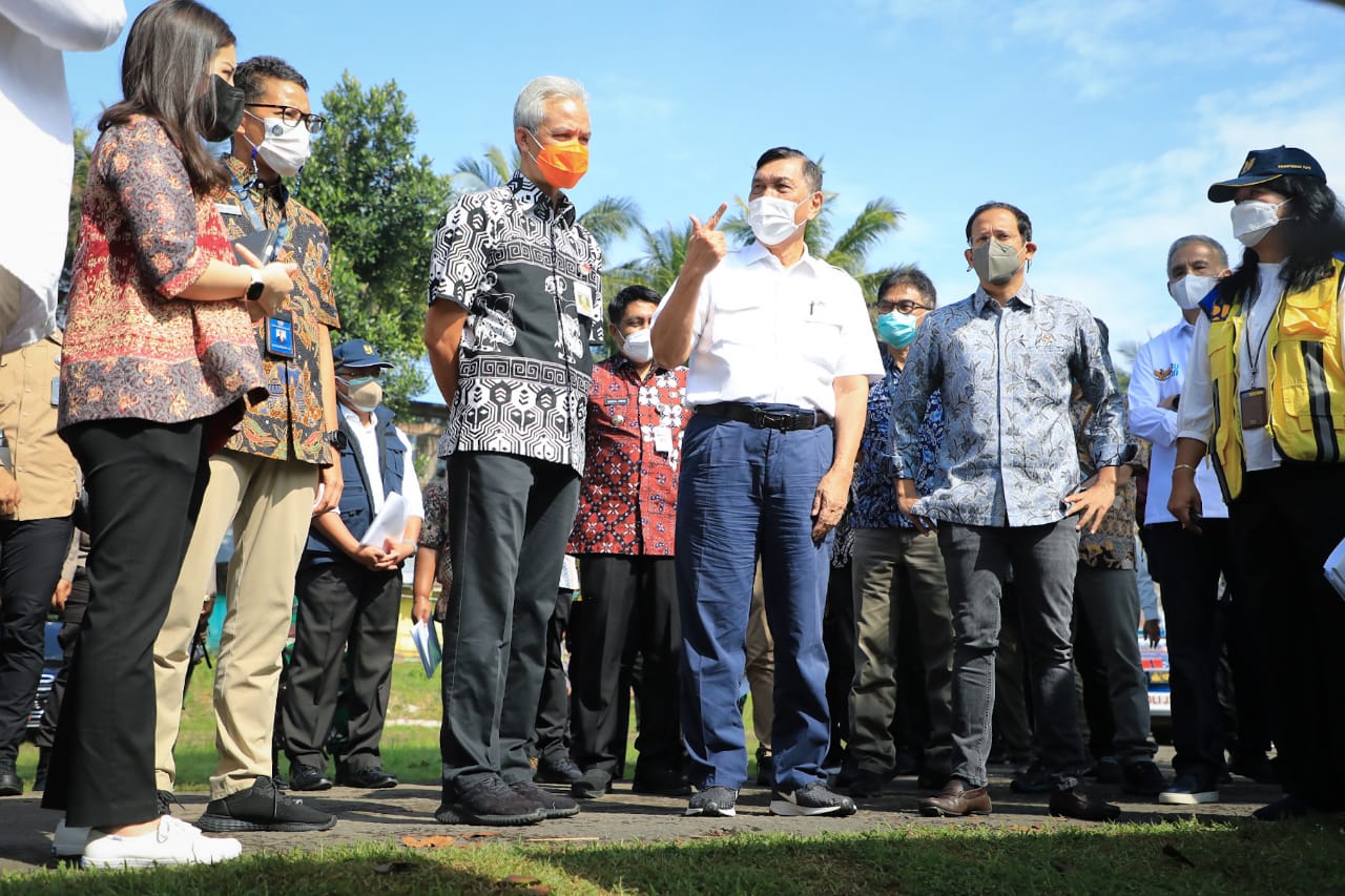 Tiga Menteri bersama Ganjar Kunjungi Borobudur tinjau proyek KSPN (12/3/2021)