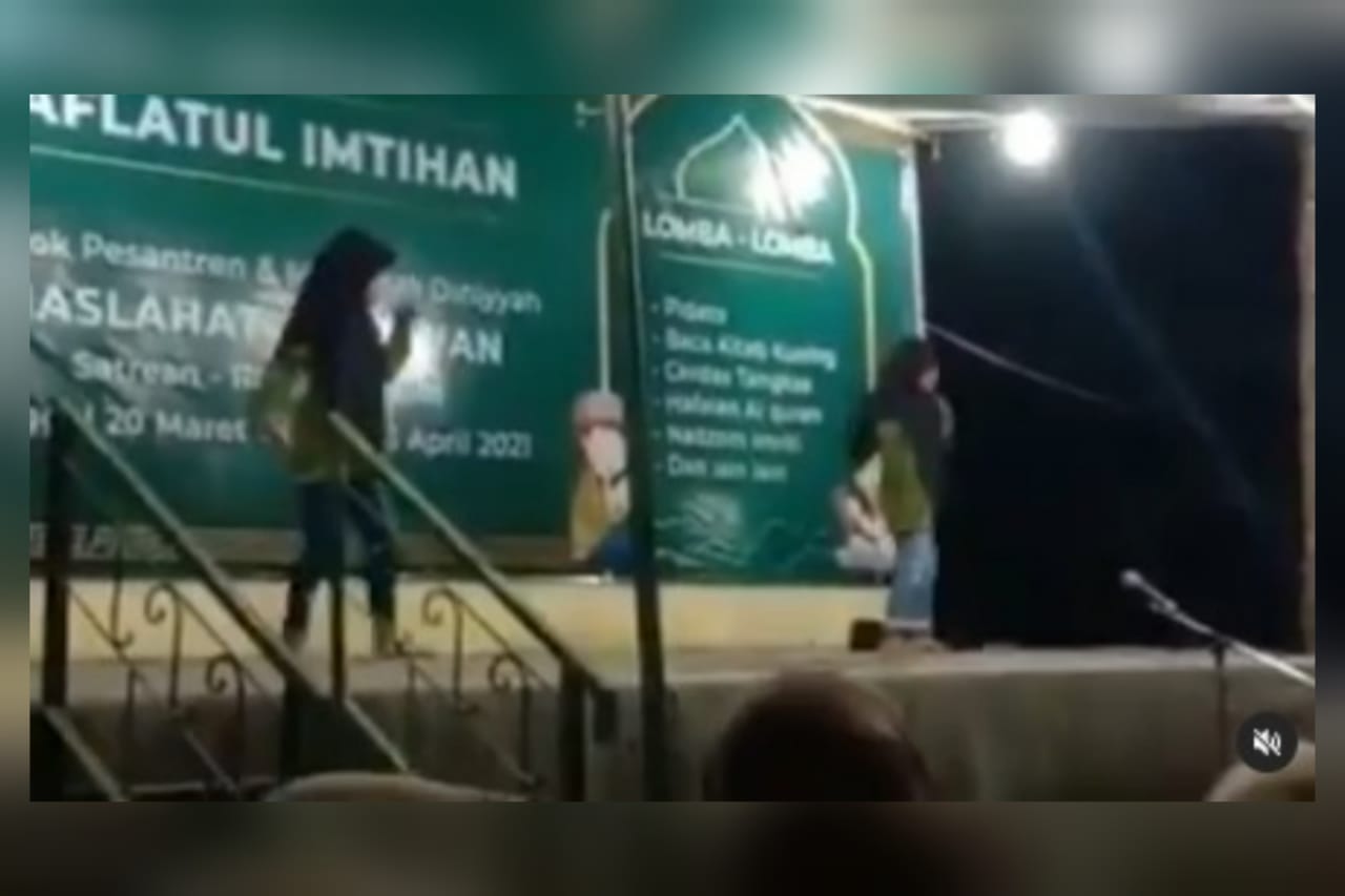 Viral! Dua Anak Perempuan Goyang TikTok di Acara Pondok Pesantren