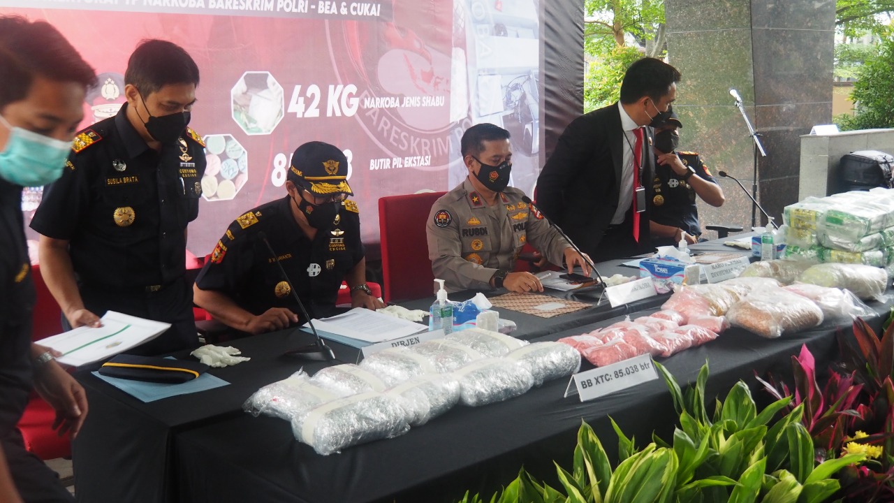 Bareskrim Polri Bersama Bea Cukai Gagalkan Peredaran 42 Kg Sabu dan 85 Ribu Ekstasi
