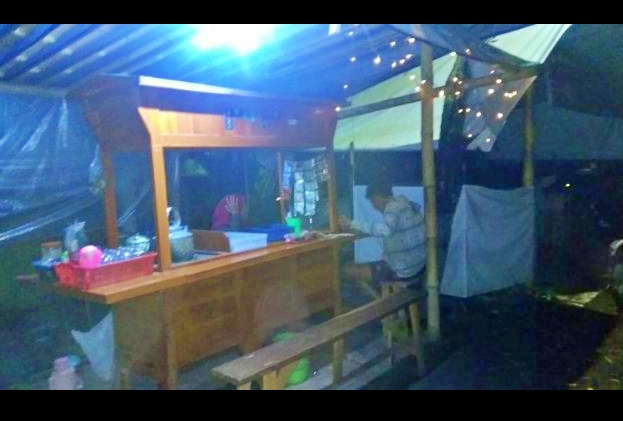 angkringan milik warga Magelang yang digondol maling