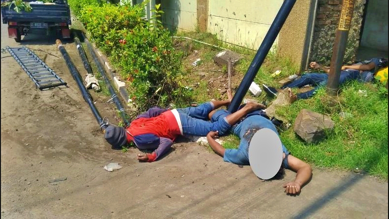 empat pekerja pingsan setelah terpental terkena arus listrik