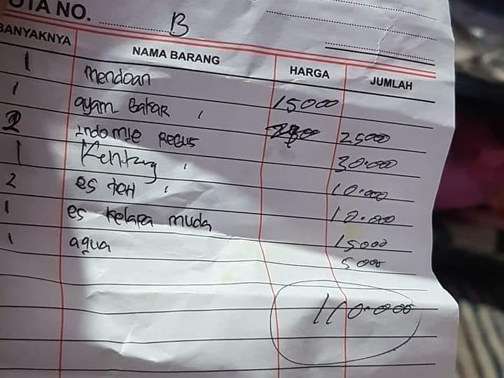 KEMAHALAN: Tagihan makan di Bukit Bintang yang diunggah akun Facebook Deni Kurniawan. (foto: ist)