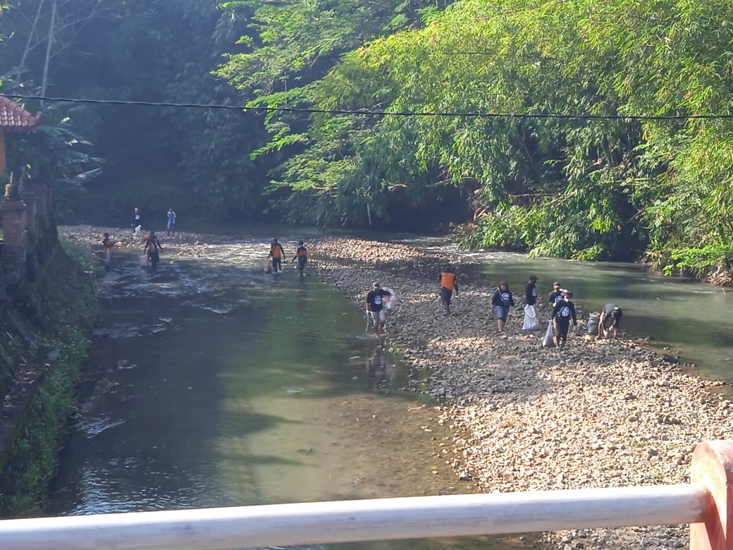 Jaga Kebersihan Lingkungan, Warga Gelar Aksi Merti Kali Sileng Borobudur