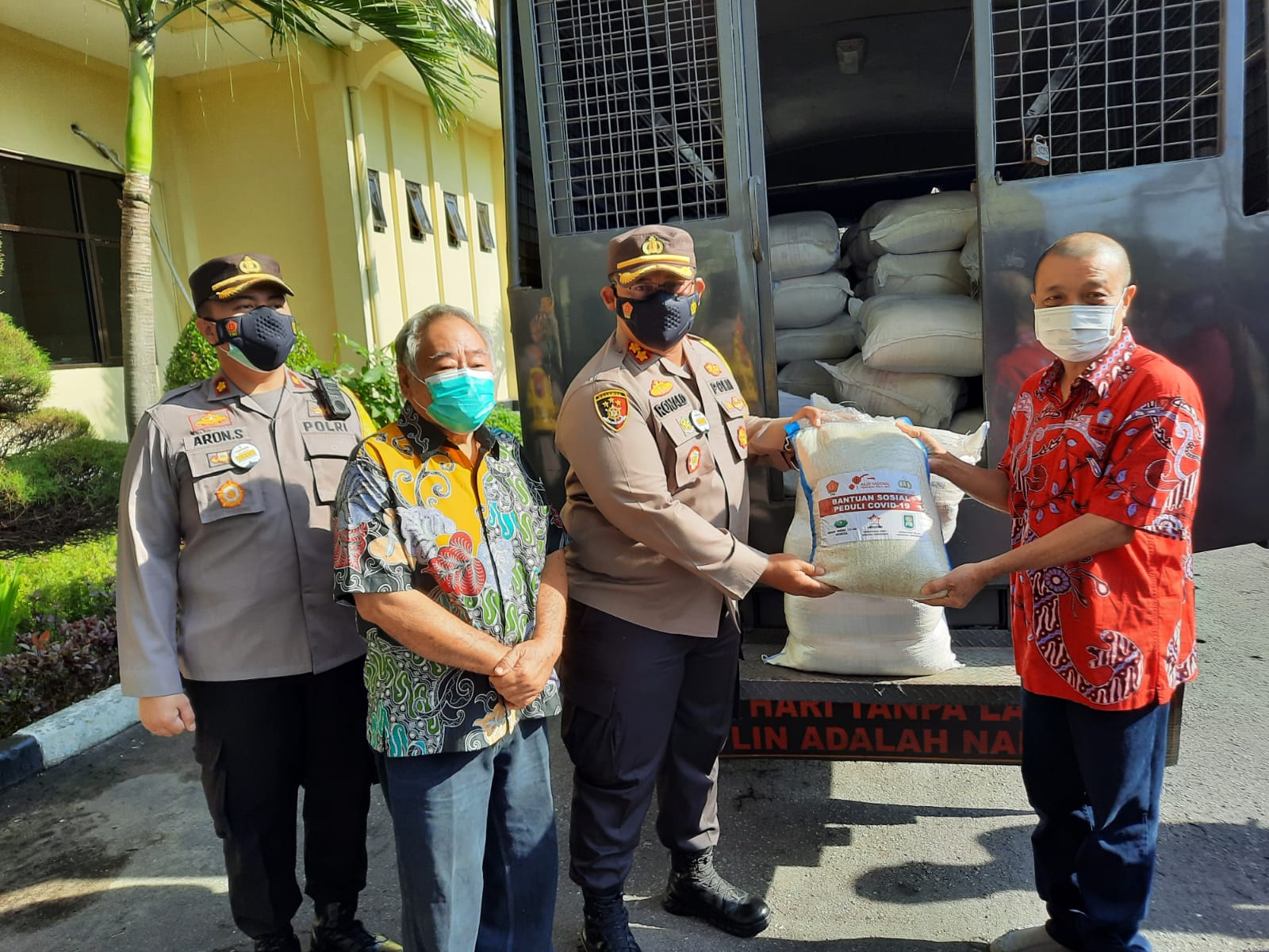Baksos Polres Magelang dan Panitia Imlek Nasional 2021