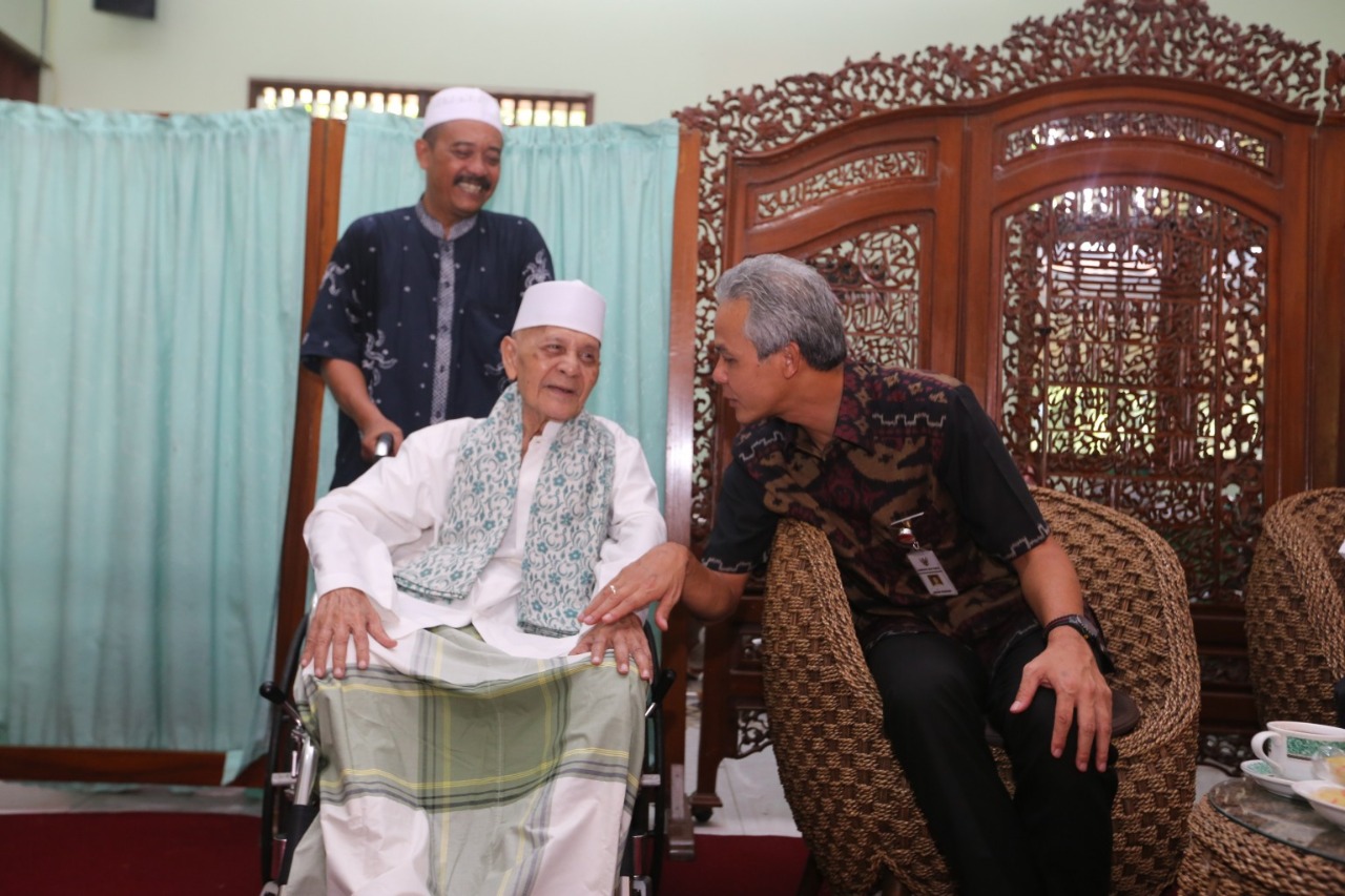 Ganjar Pranowo Ssaat bersama Ulama Kharismatik KH HM Sya'roni